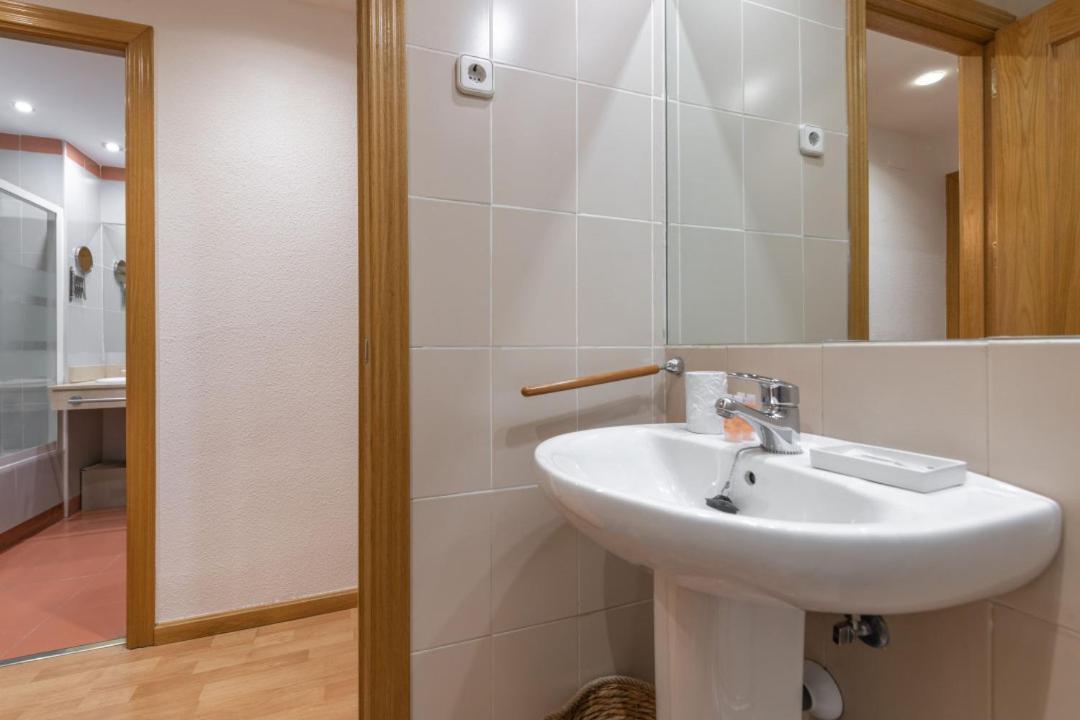 2 Bedrooms 2 Bathrooms Furnished - Malsana - With Pool - Mintystay Madrid Exteriör bild