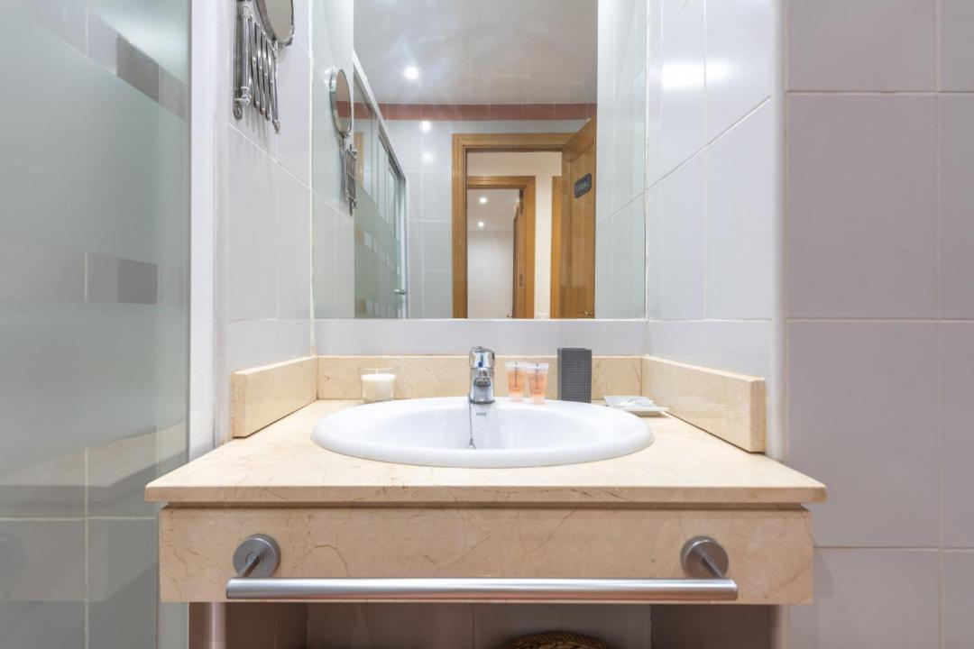 2 Bedrooms 2 Bathrooms Furnished - Malsana - With Pool - Mintystay Madrid Exteriör bild